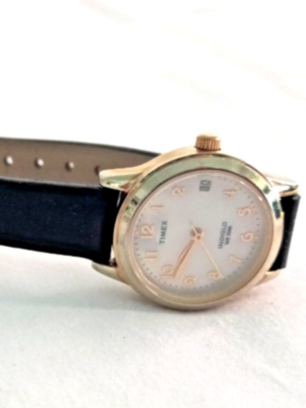 Timex Indiglo Women Watch Gold Tone White Dial Date Black Leather Band Works - Picture 8 of 8